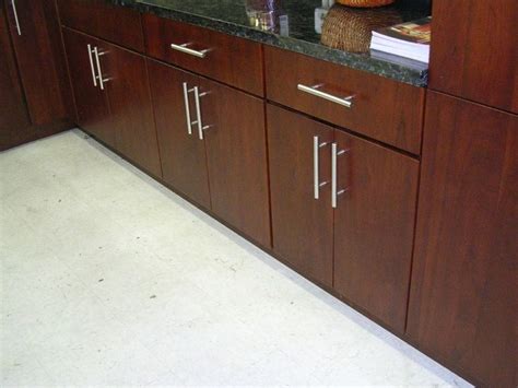Although designers began to design kitchens that are larger with space for top of the line appliances, they didn't incorporate a kitchen cabinet pantry. Slab Kitchen Cabinet Doors | Model# 4E Cherry Slab door ...