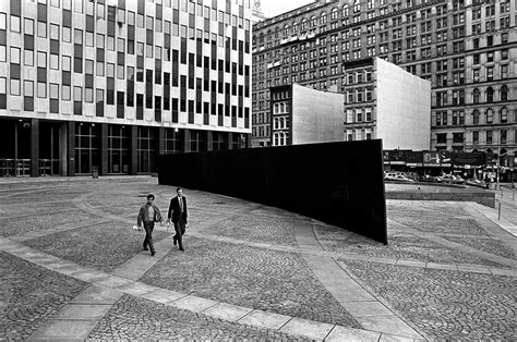 Richard Serra Tilted Arc Federal Plaza New York 1981 1989 Artribune