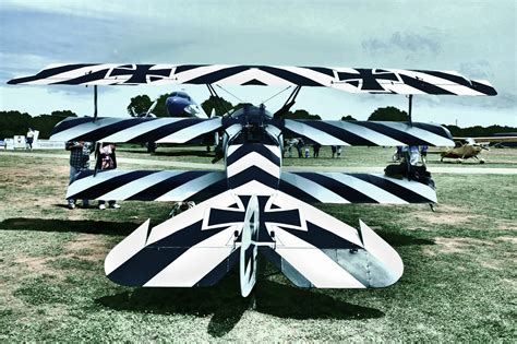 As stated dr1's came from the factory with the steaked finish created by the brushes used, the underside was left a pale shade of blue, they were then personalized. Fokker Dr.I | Plane-Encyclopedia