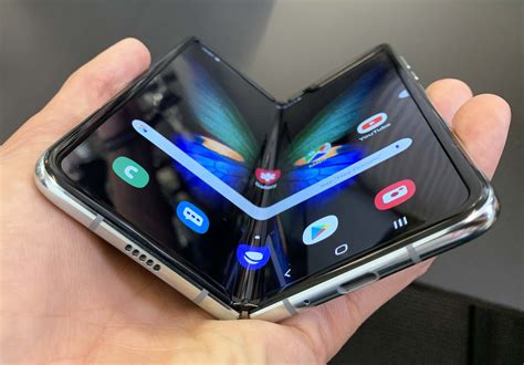 Samsungs Folding Phone Hits The Us 77 Wabc