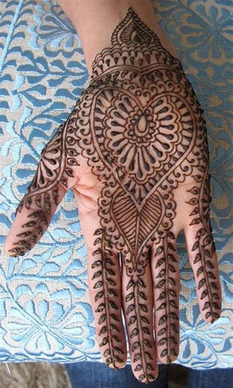 For tattoo aficionados, mehndi art or henna tattoos will probably never take the place of actual tattooing. Henna Mehndi tattoo designs idea for palms of hands - Tattoos Ideas