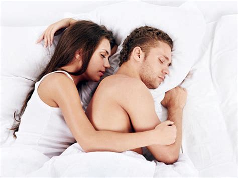 Cuddling Key To Happy Relationships For Men Says Kinsey Institute