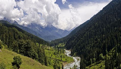 7 Breathtaking Beautiful Valleys To Visit In Kashmir