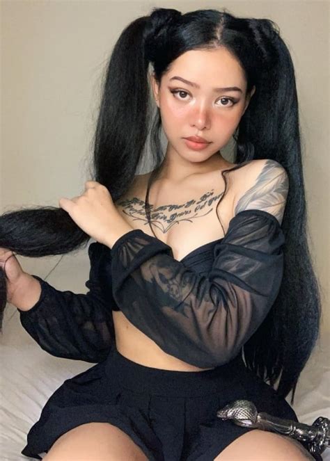 On august 17, 2020, she created the most liked video on tiktok, in. Bella Poarch Height, Weight, Age, Boyfriend, Family ...