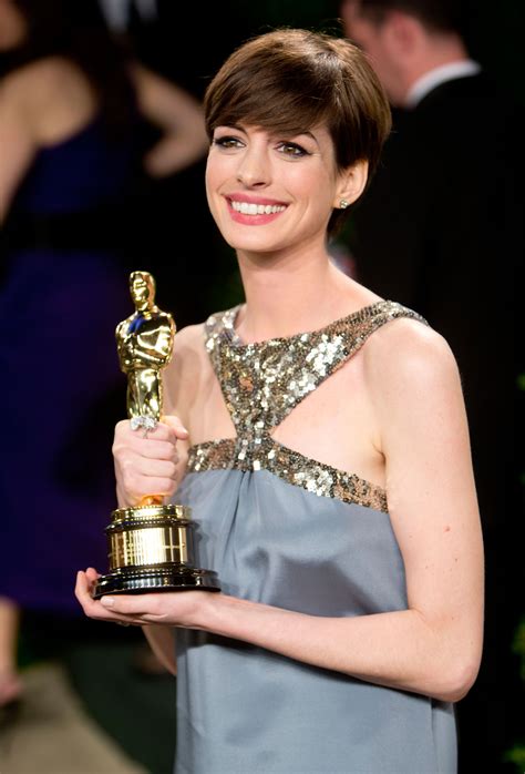 Anne Hathaway Arrived At The Vanity Fair Oscar Party The Ultimate