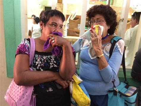 Cuba Y El Dilema Del Coronavirus Quédate En Casa O Haz La Cola Del Pollo