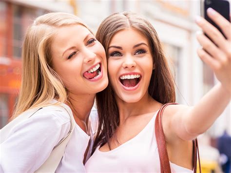 Download Smile Blonde Brunette Selfie Model Woman Mood 4k Ultra Hd