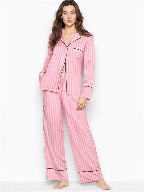 satin long pj set image number null