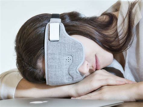 Luuna Smart Sleep Mask Offers Bluetooth Connectivity Brainwave Sensing
