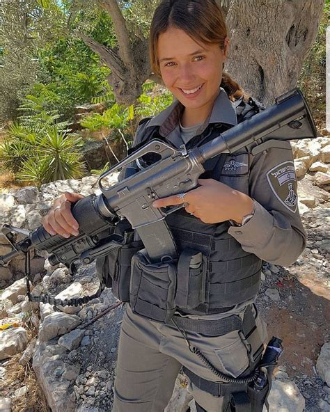 2424 Curtidas 26 Comentários Hot Israeli Army Girls