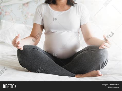 imagen y foto happy pregnant prueba gratis bigstock