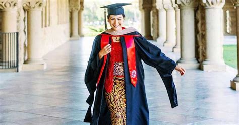 Selamat Maudy Ayunda Lulus S2 Dari Universitas Terbaik Dunia