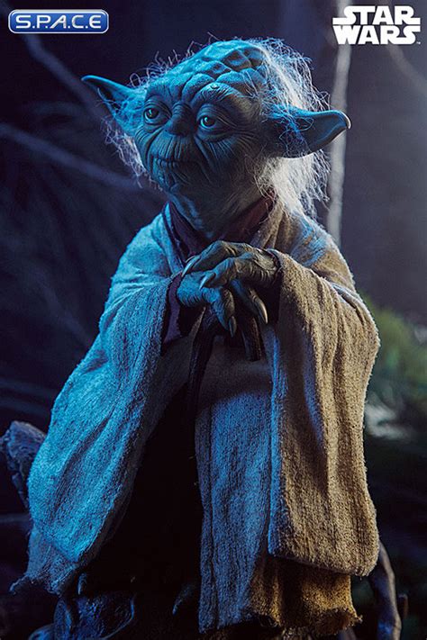 Yoda Legendary Scale Figure Star Wars