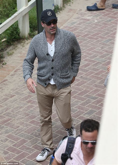 Mad Mens Jon Hamm Shows Off His Famous Bulge Again Daily Mail Online