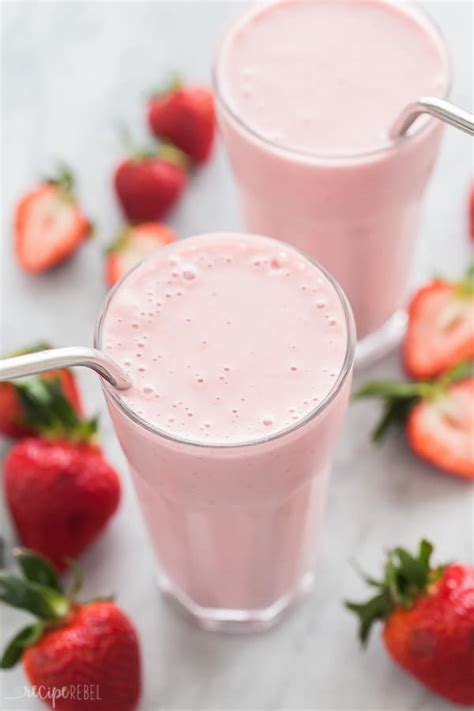 Healthy Strawberry Smoothie recipe (4 ingredients!) - The ...
