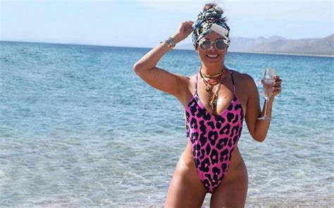 Galilea Montijo Deslumbra Con Sexy Bikini En La Paz El