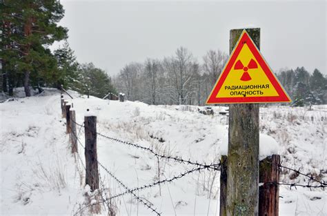 ) je stärker ein radioaktiver stoff strahlt, desto größer ist die. In einem russischen Dorf ist die radioaktive Strahlung ...