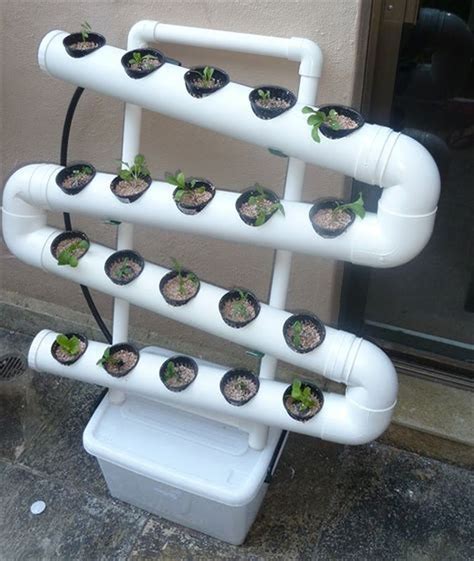 So many cool things to make with pvc pipe! Vertical Hydroponic Garden PVC Pipe 02 - DECORATHING