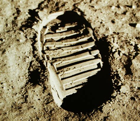 科学网—了解航天（14） 阿波罗11人类首次登月并置纪念牌 史永文的博文