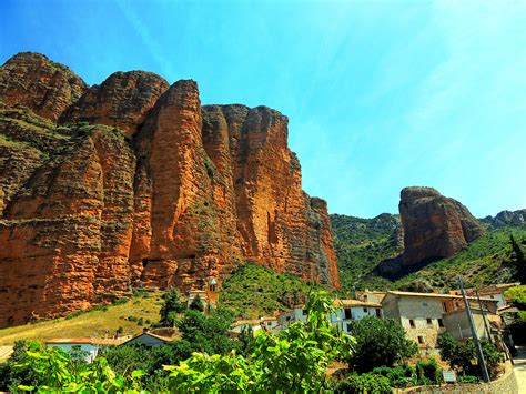 Huesca is the capital city of 52,000 people (2018). Foto de Riglos (Huesca), España