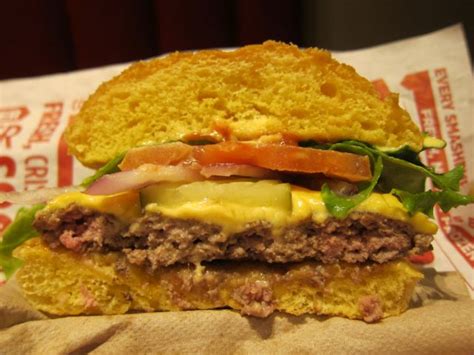 Review Smashburger Classic Smash Burger
