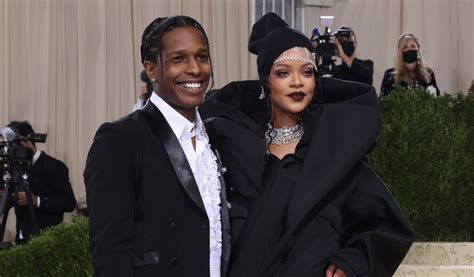 Rihanna Pregnant Expecting First Child With Asap Rocky Complex
