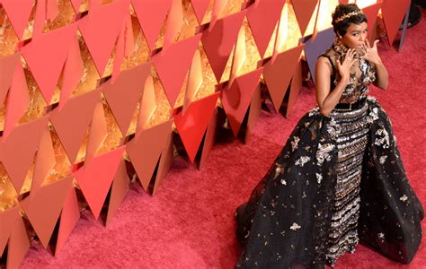 There is another excellent solution; Oscars 2019 Live Stream, TV Channel, Red Carpet: How, Where to Watch the Oscars Awards Sunday ...
