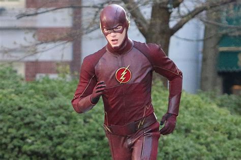 Set Pics And Videos Show The Flash Tv Show Costume In Action