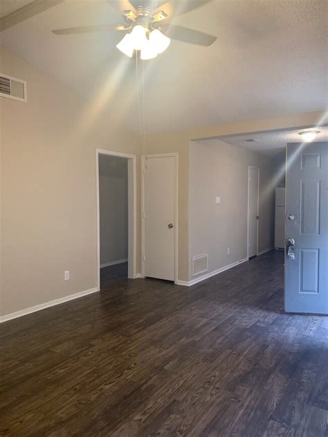 The apartments at riverlife offer an unparalleled location with an inspiring blend of natural beauty and city convenience. 2 bedroom 1.5 bath in Arlington - Townhouse for Rent in ...