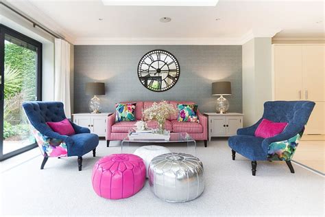 model ruang tamu nuansa pink minimalis desain rumah
