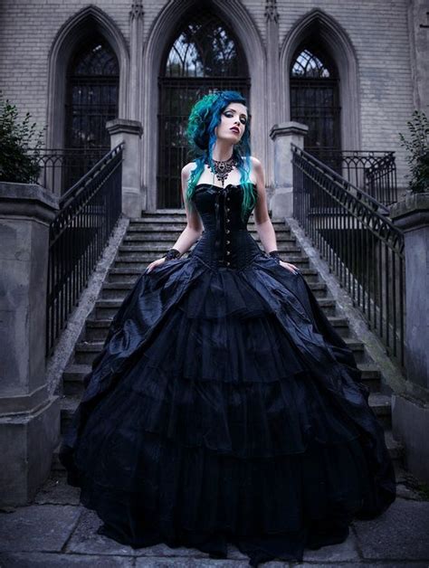 18 Non Traditional Black Gothic Wedding Dresses To Love 005