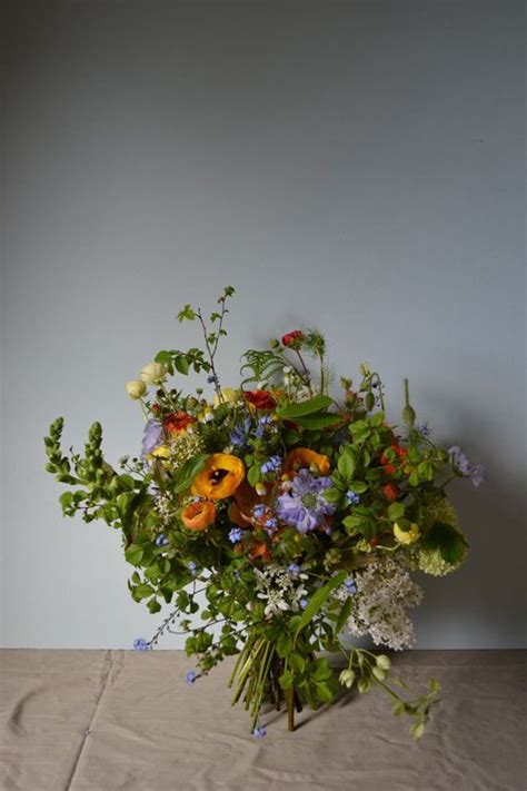 Choose Seasonal Blooms For Your Spring Wedding The Natural Wedding