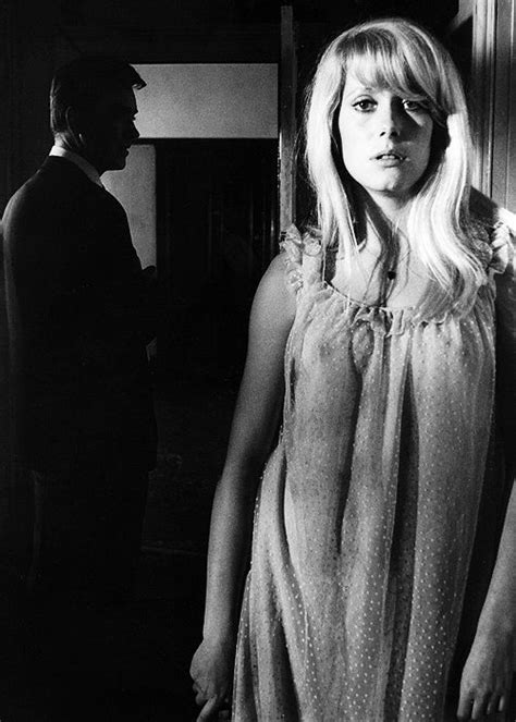 Catherine Deneuve On The Set Of Repulsion 1965 Avec Images