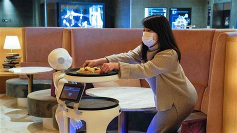 Estos Son Los Robots Camareros En Japón Para Prevenir Contagios