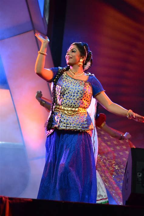 Malayalam Serial Actress Asha Sarath Dances At Asianet Television