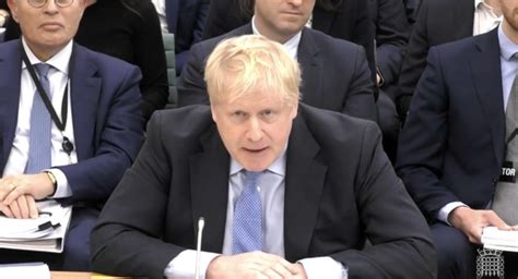 Boris Johnson admite haber engañado al parlamento pero afirma que no