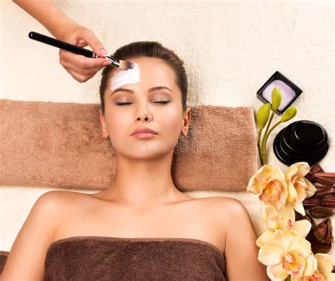 Woman Having A Facial Cosmetic Mask At Spa Salon Stock Image Image Of Relaxation Apply 157715589