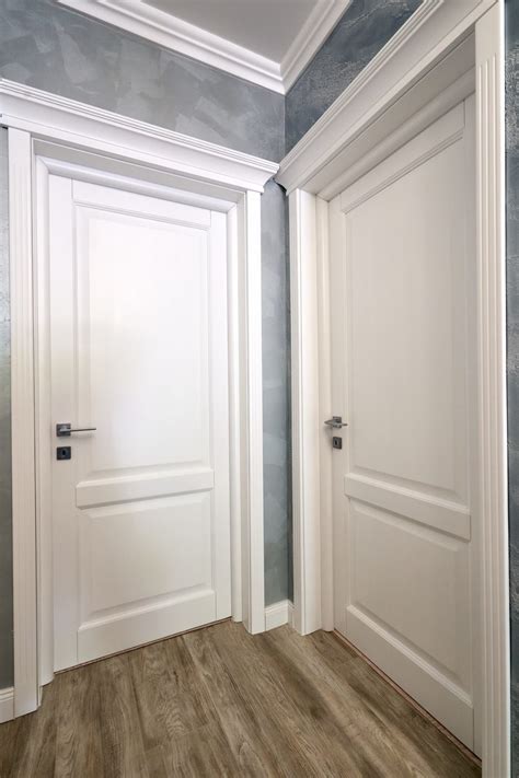 Uși interioare albe din lemn stratificat pentru o casă elegantă Usi din lemn masiv la