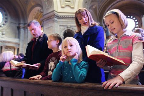 Razones Para Ir A La Iglesia Como Familia Imagines Ecclesiae