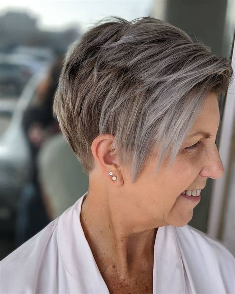 18 Trendy Short Haircuts For Older Women With Fine Hair To Boost Volume