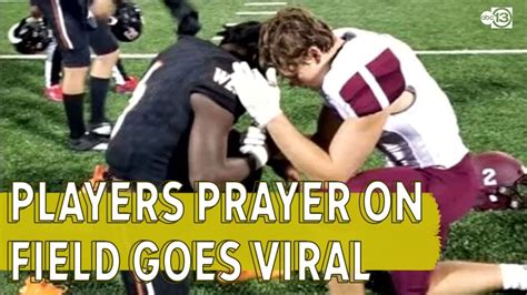 High School Football Players Go Viral For Praying On Field Youtube