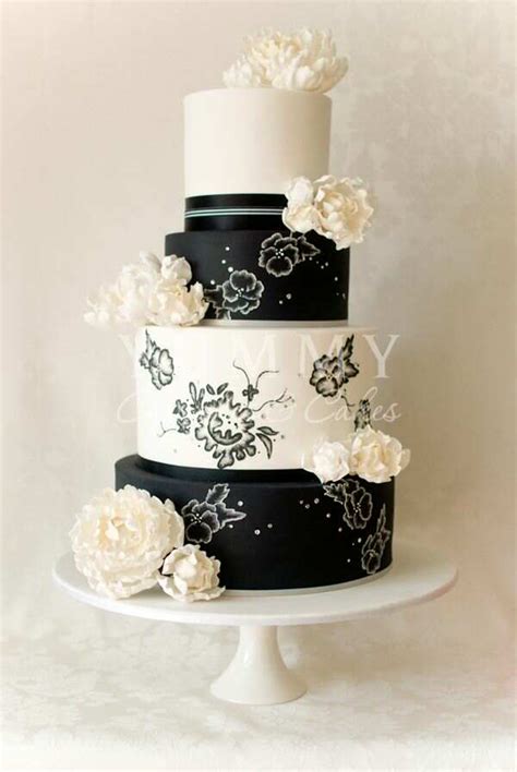 To make it even more decadent, i covered it in a blanket of caramel buttercream. lamb & blonde: Black & White Wedding Theme