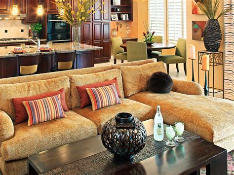 Hgtv Living Rooms With Sectionals And Sofas