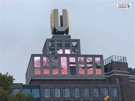 Das dortmunder u verbindet als ein kulturzentrum neuen typs. Den „Fliegenden Bildern" auf dem Dach des Dortmunder U ...
