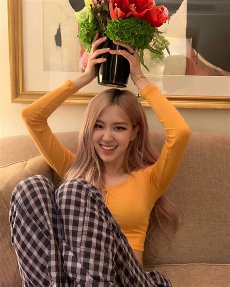 Hank ( @hank_say_hank_ ) is my happy tail. BLACKPINK-Rosé Instagram @roses_are_rosie | Blackpink ...