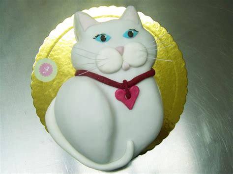 (though i know harry could potentially chomp through any meal set in front of him without suffering a single twinge of indigestion. Cat Cakes - Decoration Ideas | Little Birthday Cakes