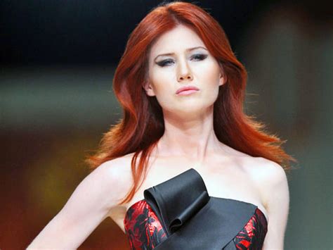 Ex Russian Spy Anna Chapman Hits The Catwalk Photo 1 Pictures Cbs