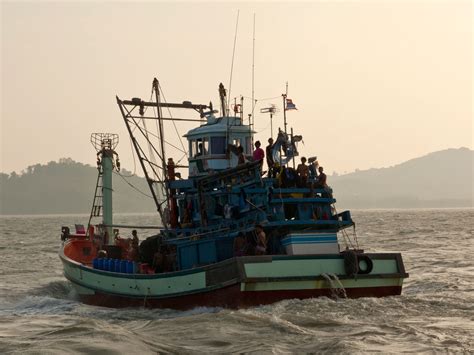 Asisbiz Thai Fishing Boat Psf 1267 Phuket Province Thailand 02
