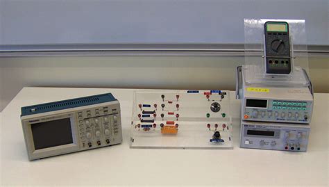 Introduction to the Oscilloscope and RC Circuits