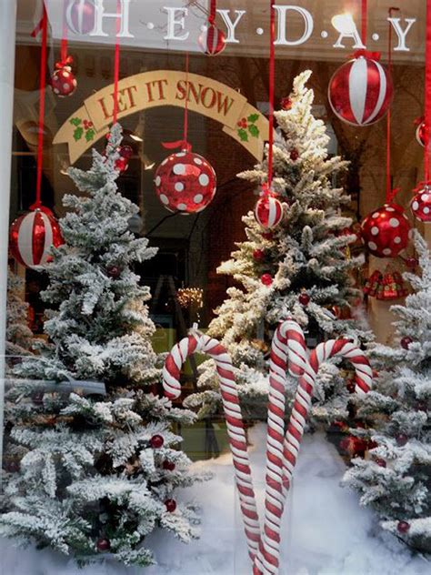 Enjoy free shipping & browse our great selection of outdoor christmas decorations, outdoor nativity scenes, christmas inflatables and more! 35 Wonderful Christmas Window Display Ideas On A Budget ...